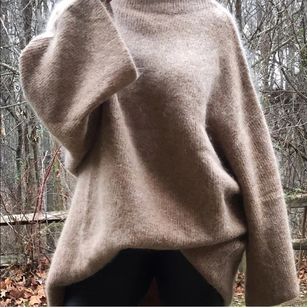H&M Trend Bell Sleeve Sweater
